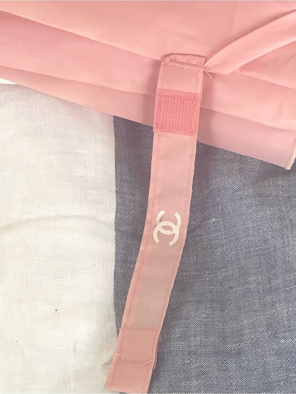 CHANEL Pink Logo Petite Umbrella - Picture 3 of 8